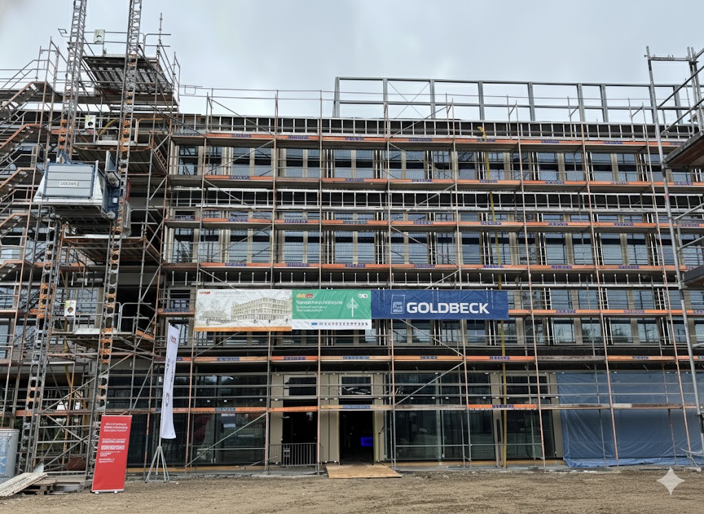 Außenansicht des neuen Schulhauses vom Hof aus